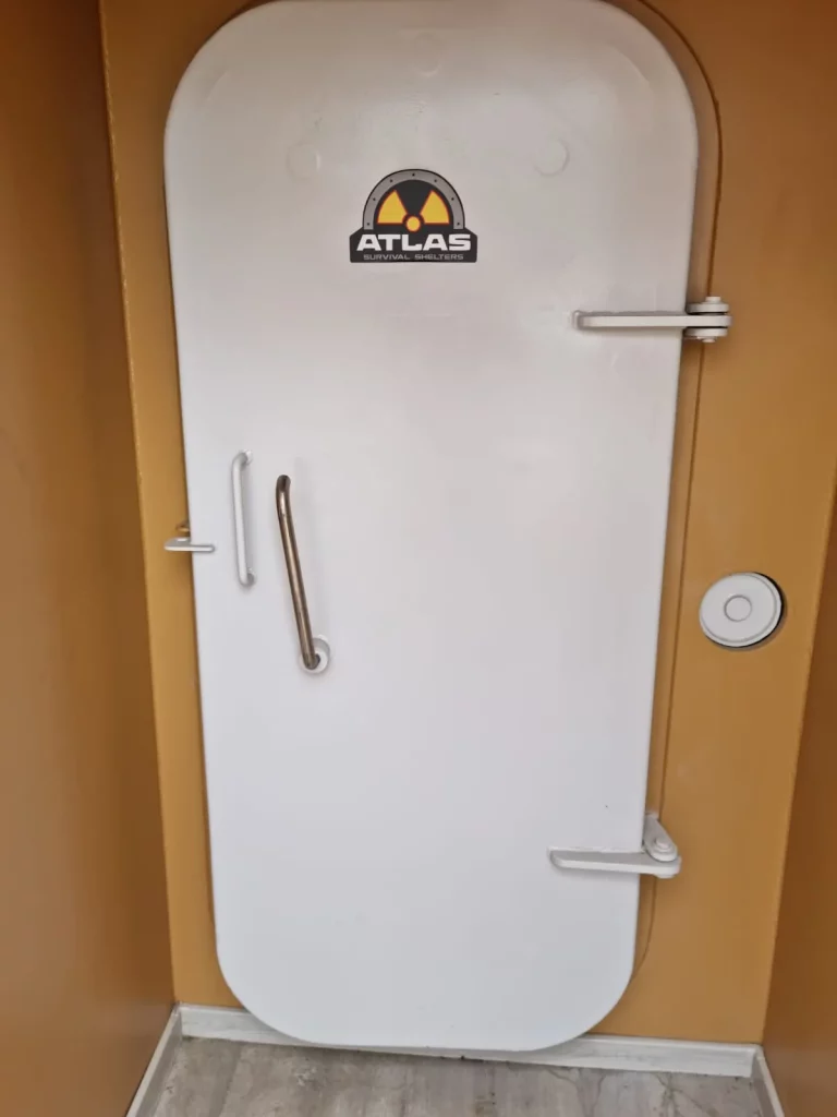 Bezpieczne drzwi do schronów - wybór odpowiedniego rozwiązania dla ochrony życia i mienia.